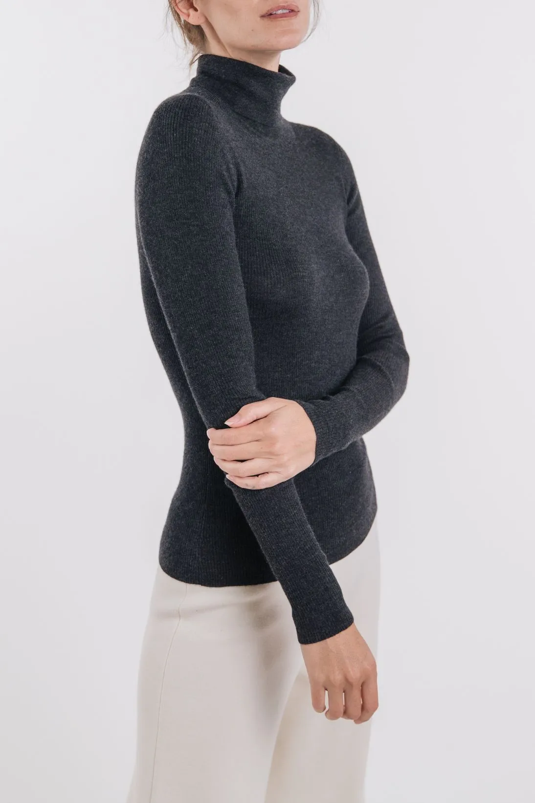 CASHMERE RIBBED TURTLENECK