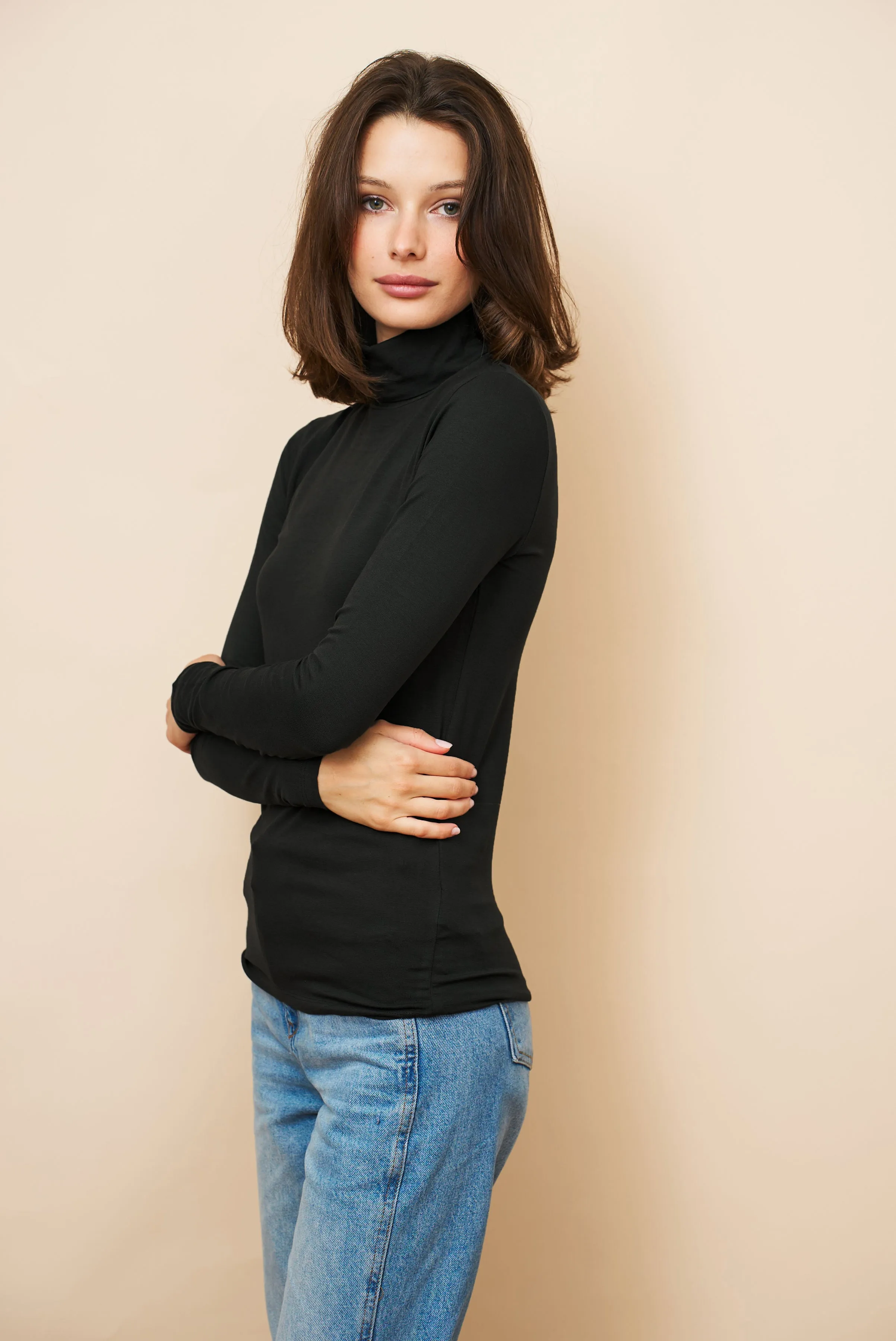 Majestic Soft Touch Long Sleeve Turtleneck in Noir