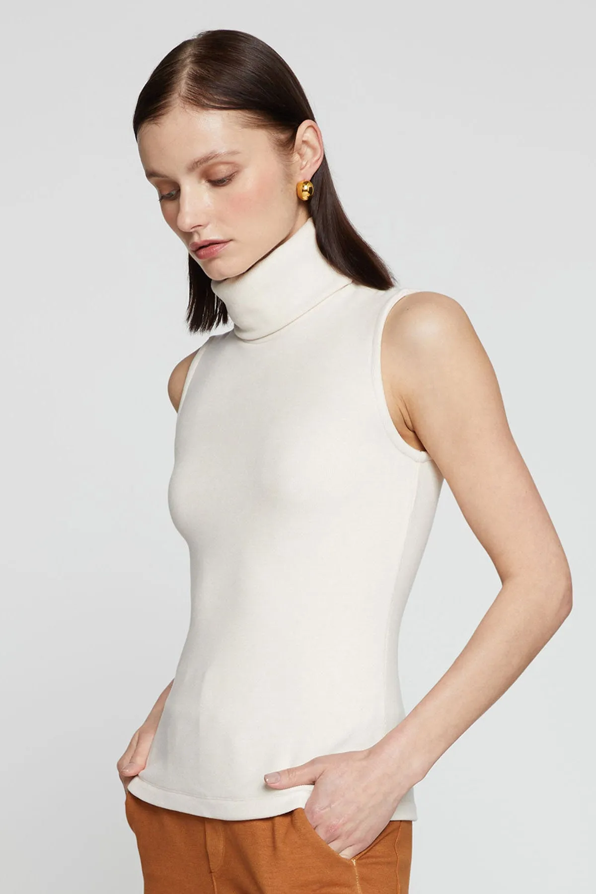 Stateside Honeyluxe Flat Back Rib Sleeveless Turtleneck in Cream