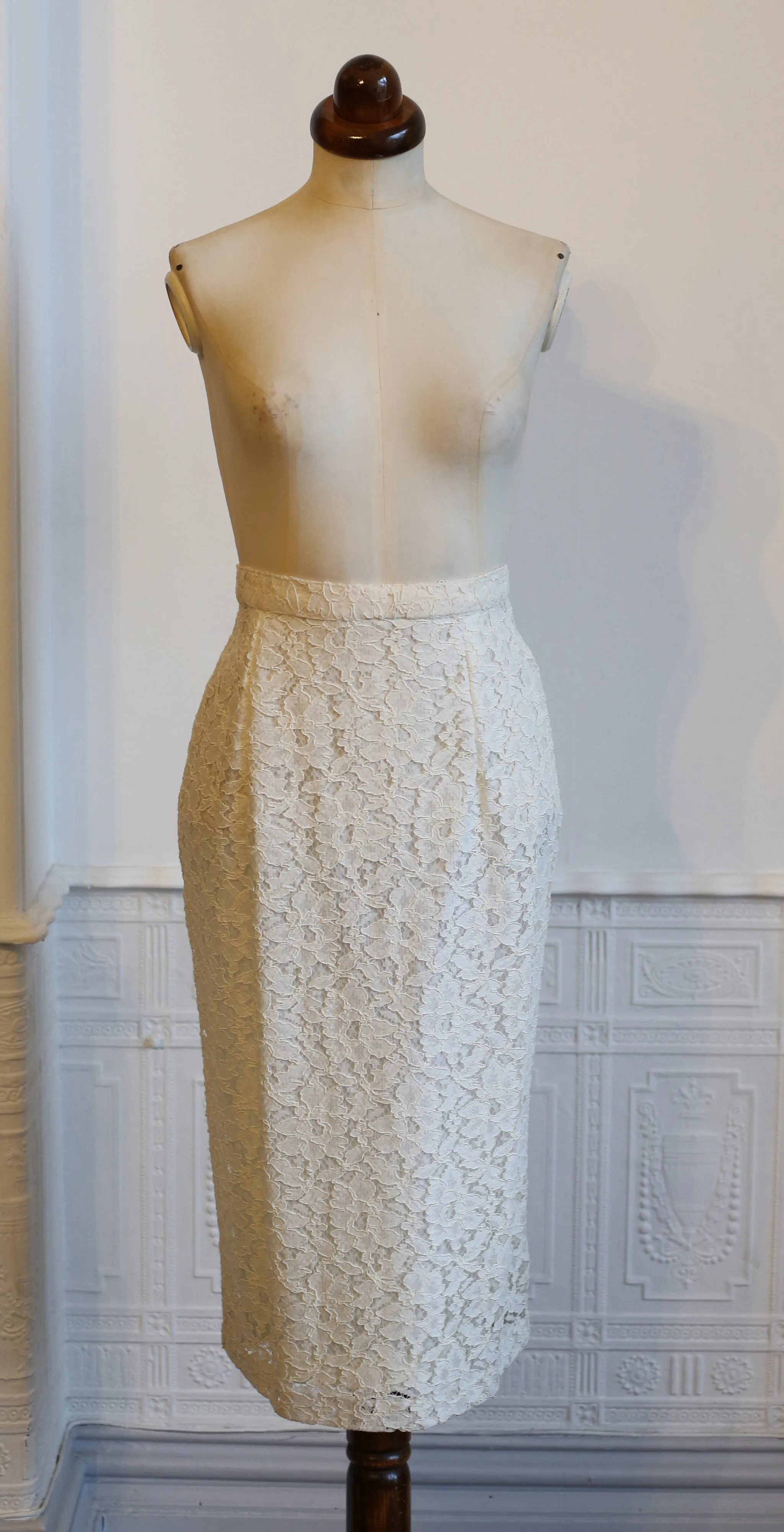 Vintage 1980s Ivory Lace Pencil Skirt